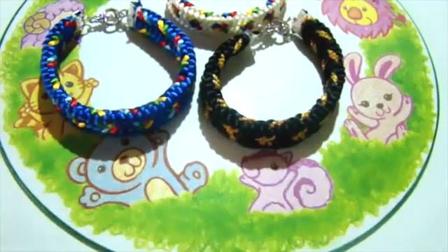 Плетеный браслет Кумихимо.