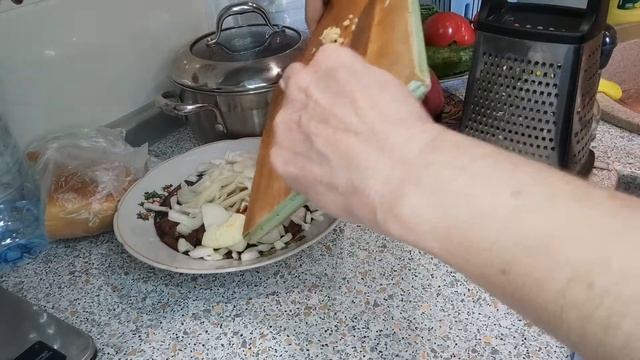 Ужин.Говяжья печень в духовке и борщ!!! Ну очень вкусно!! смотреть онлайн