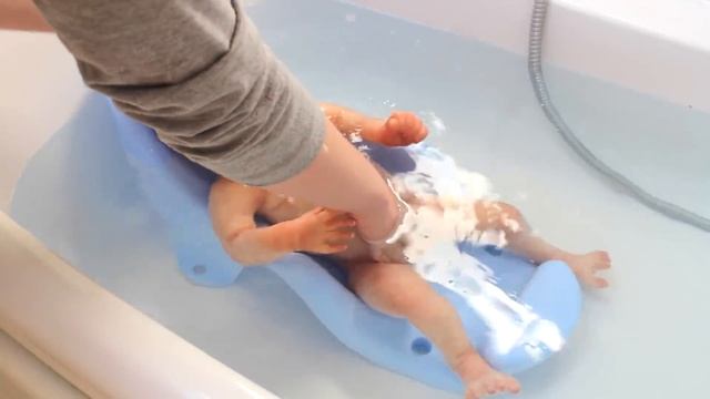 Купание силиконового реборна / Full body silicone reborn baby batch смотреть онлайн