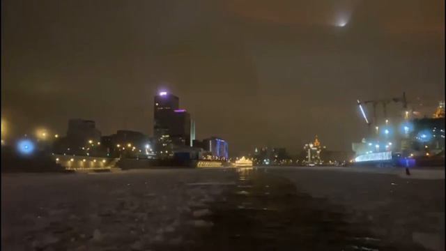 На Синичке по Москва-реке смотреть онлайн