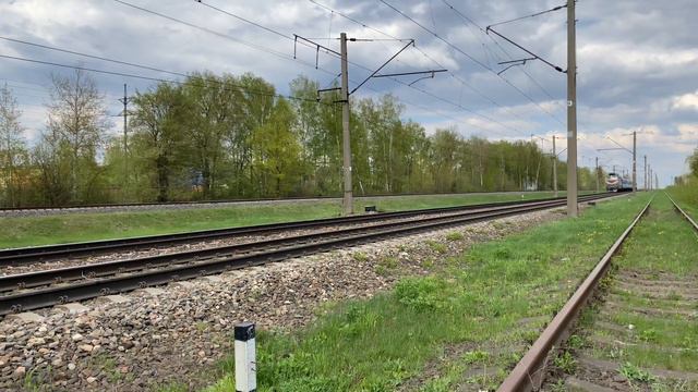 ЧС4Т[#601]С добавленным поездом Архангельск-Минск,Прибывает на станцию Жодино. смотреть онлайн