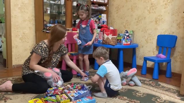 ПРАЗДНИК В ДЕРЕВЕНСКОМ ДОМЕ! ПОЛНЫЙ ДОМ ГОСТЕЙ И ПОДАРКОВ! НАША ФЕРМА! ЖИЗНЬ ПРОСТЫХ ЛЮДЕЙ В ДЕРЕВН смотреть онлайн