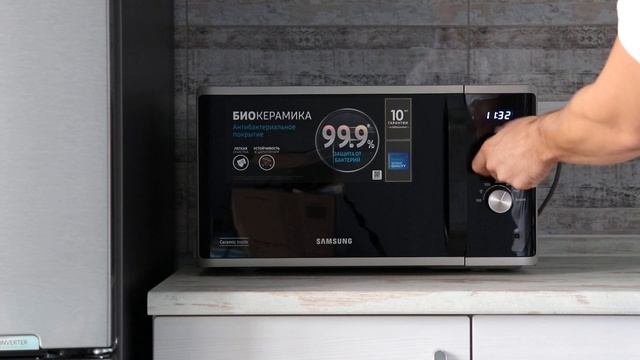 Включение, настройка времени на микроволновке SAMSUNG MS23K3614AS. Снято на Canon EOS 77D+КИТ смотреть онлайн