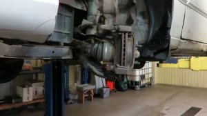 Замена передних колодок Hyundai Accent и другие автомобили.