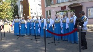 В узком переулке гармошечку играют Хор русской песни Алексеевка