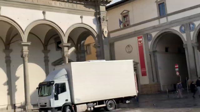 Голуби на площади Италии . смотреть онлайн
