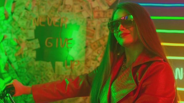 ISPOLLINE & SLOVO - Девочка PIN-UP (Премьера) смотреть онлайн
