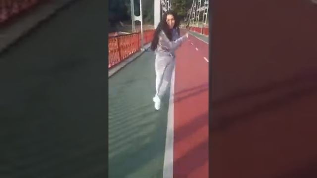 Танец под песню Max Barskih  #streetdance #челлендж #danceonabridge #максбарских  #туманы #newdance