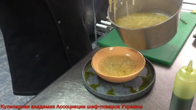 Луковый суп в съедобной тарелке. Onion Soup In An Edible Plate.