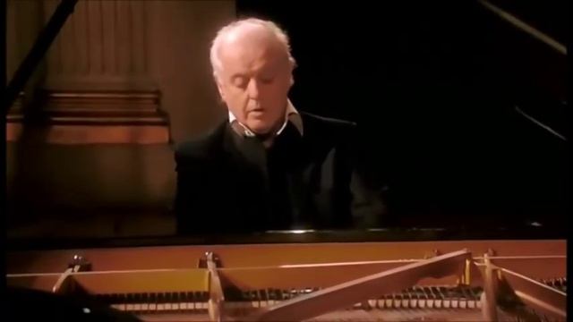 Beethoven | Piano Sonata No. 9 In E Major | Daniel Barenboim
