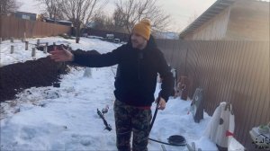 Прокопали траншею зимой и начинаем класть трубы водопровода и электричества | Зима на даче!!
