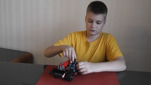 LEGO Technic Телескопический погрузчик - обзор