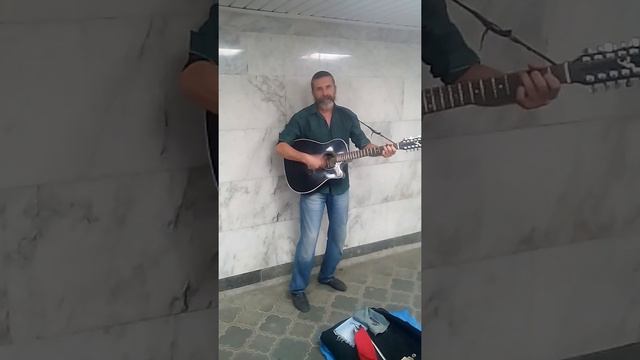 Сергей Соленый исполняет песню под гитару|Волгоград 13.08.2018|Прочее смотреть онлайн