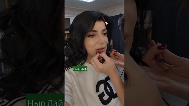 Собирают в 4 руки. Макияж и причёска смотреть онлайн