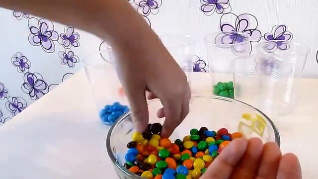 Конфет какого цвета МЕНЬШЕ в 12 пачках M&M’s смотреть онлайн