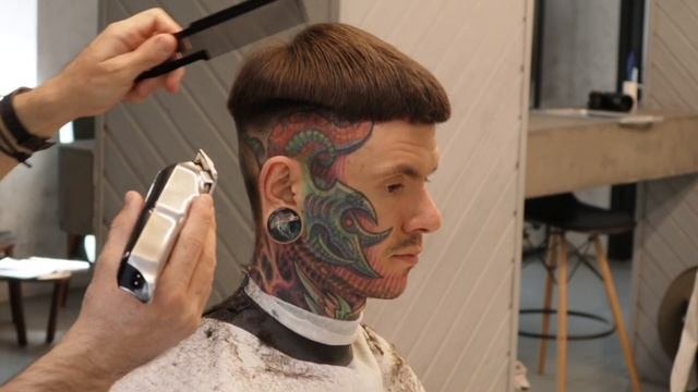 EASY CROP HAIRCUT TUTORIAL | TOP SKIN FADE HAIRSTYLE | BARBER VIDEO смотреть онлайн