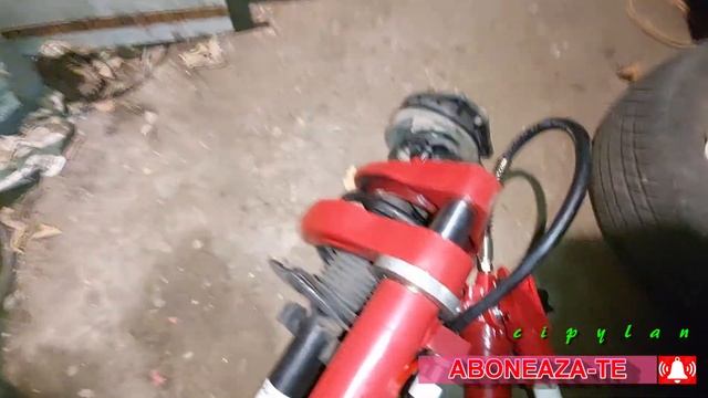 Cum se demonteaza amortizorul de pe Renault Megane 2 смотреть онлайн