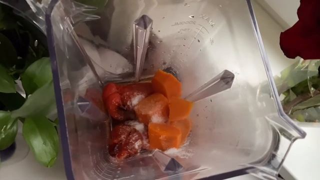 Суп из запеченного перца в профессиональном мощном блендере King Mix