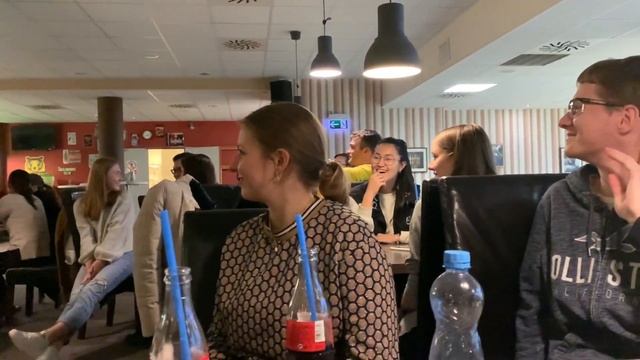 СНЯЛИ ЭЛИТНЫЙ БОУЛИНГ В ПРАГЕ. ИГРАЕМ С ЧЕХАМИ НА ЖЕЛАНИЕ. ВЫБИЛ СТРАЙК? VIP PARTY VŠE BOWLING смотреть онлайн