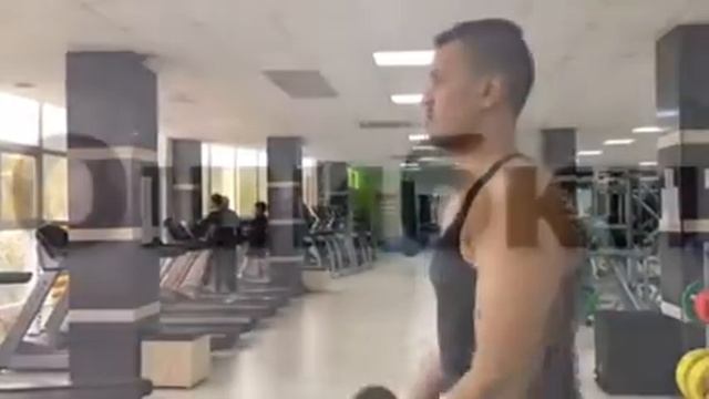 Подъем штанги перед собой смотреть онлайн