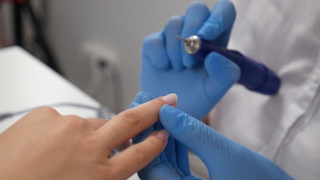 Как правильно делать аппаратный маникюр? / Ошибки начинающего мастера при работе с аппаратом смотреть онлайн