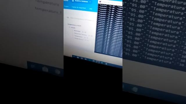 Sensor de Temperatura con conexión a firebase y uso de un bot con telegram смотреть онлайн