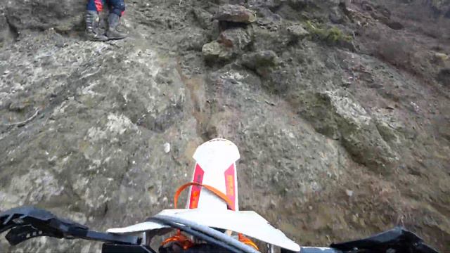 Хард-эндуро в Балаклаве! Мотоальпинизм под Бочкой смерти. Борьба с подвеской и страхом высоты. ч.1 смотреть онлайн