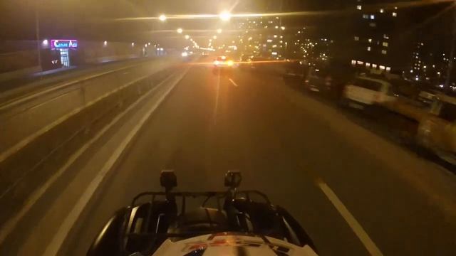 В городе на квадроциклах :Yamaha Grizzly 700 ,CFMOTO U800 смотреть онлайн