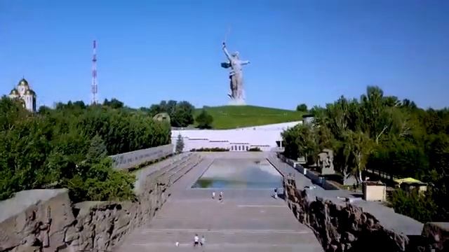 стихотворение На Мамаев Кургане LOGO 2 смотреть онлайн