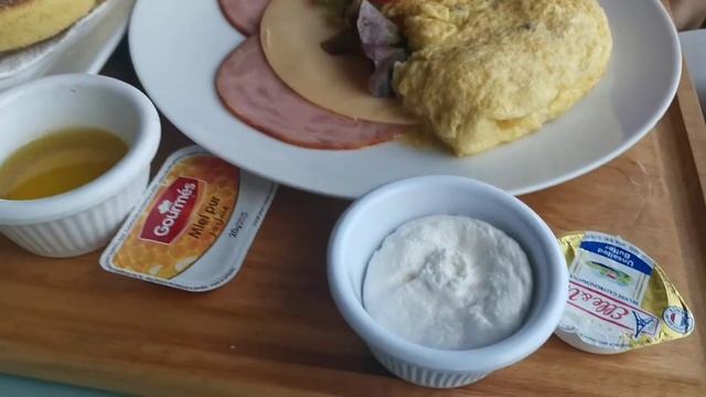 فطور في أحسن مقهى عائلي عين سبع بأثمنة جد مناسبة و إطلالة ولا أروع café Restaurant смотреть онлайн