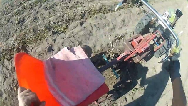 Копаем картофель картофелекопалкой 