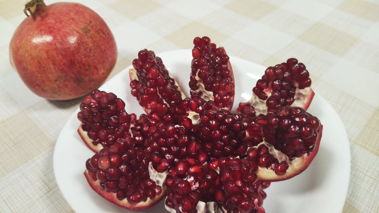 Как быстро и правильно почистить гранат - lifehack смотреть онлайн