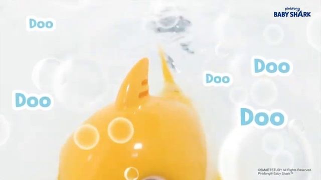 Robo Alive Junior Baby Shark Battery-Powered Sing and Swim Bath Toy by ZURU - Baby Shark (Yellow) смотреть онлайн