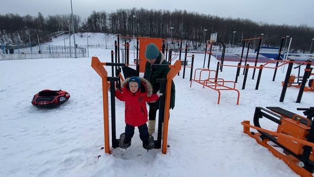 Базарный Карабулак. Стадион. Каток. Спорт площадка. Горка. Зима 2023. Прогулка. смотреть онлайн