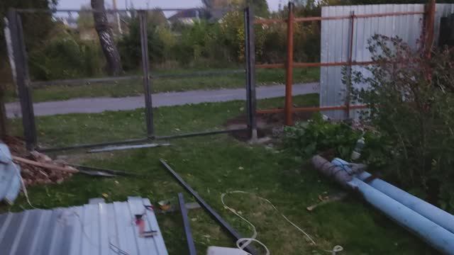 Ворота из стальной профильной трубы (из профтрубы) на проекте Московская. Своими руками. 22092023.