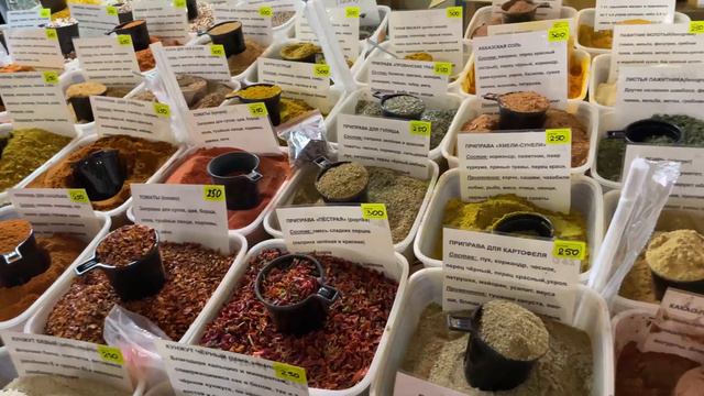 Delhi-базар, ярмарка с индийским акцентом.