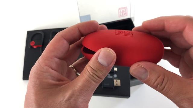 First Look: Beats Powerbeats3 Decade Collection смотреть онлайн