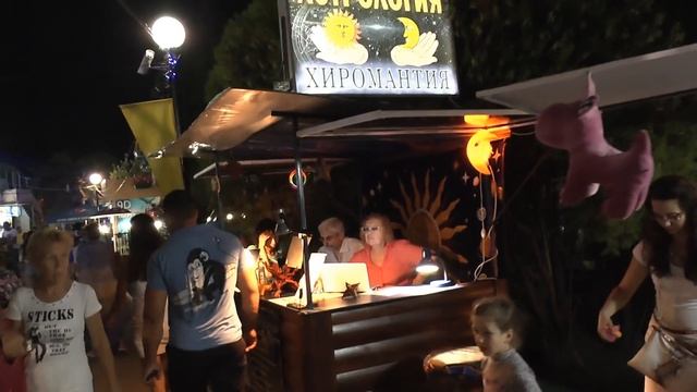 Парк Отдыха в Лазаревском Вечером - Развлечения Аттракционы смотреть онлайн