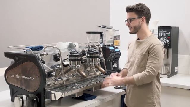 La Marzocco Strada AV Commercial Crew Review смотреть онлайн