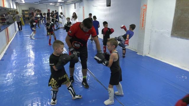 Белый Барс - Тайский Бокс - Набережные Челны - Мастер-класс от Амирхана Доктора Зоидова? смотреть онлайн