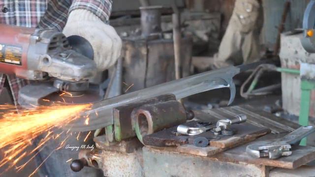 THIS BLACKSMITH IS AT ANOTHER LEVEL/MAKING A FANTASY SWORD FROM A SHOCK ABSORBER PISTON ROD