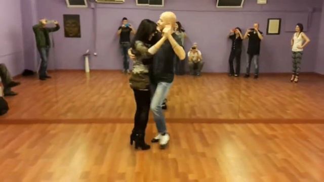 Enzo e Rosa - Sequenza 10 - Salsa - Anno 5 смотреть онлайн