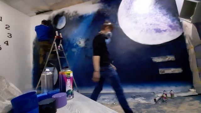 Граффити на стене СВЕТЯЩЕЙСЯ КРАСКОЙ!!! смотреть онлайн