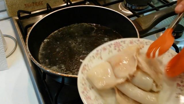 Теплый салат из кальмара и болгарского перца. Быстро, вкусно, полезно ! смотреть онлайн