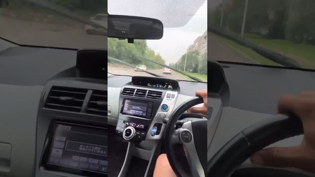 знакомые прикатили на продажу toyota prius alpha стоит снять небольшой обзор? смотреть онлайн