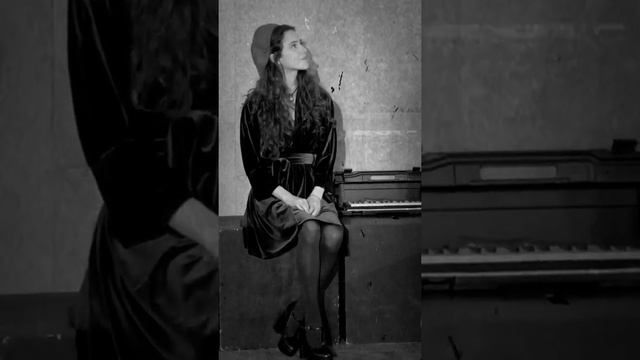 Polina Saprykina «Padam, Padam» || la pièce «Rien que pour vous» #chanson #коняевцы #театр смотреть онлайн