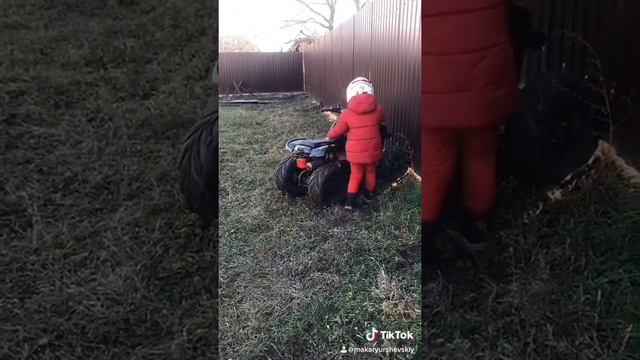 Поставил квадроцикл на два колеса смотреть онлайн