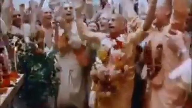 Srila Prabhupada dancing in front of deities смотреть онлайн