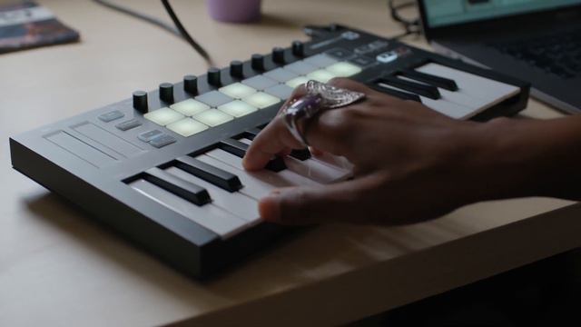 Xylo Aria Performance - Launchkey Mini // Novation смотреть онлайн