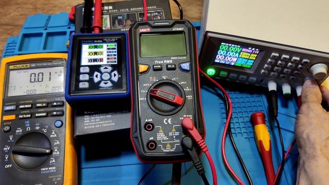 UNI-T UT60BT 9999COUNTS BLUETOOTH MULTIMETER CATII 1000V,CATIII 600V смотреть онлайн